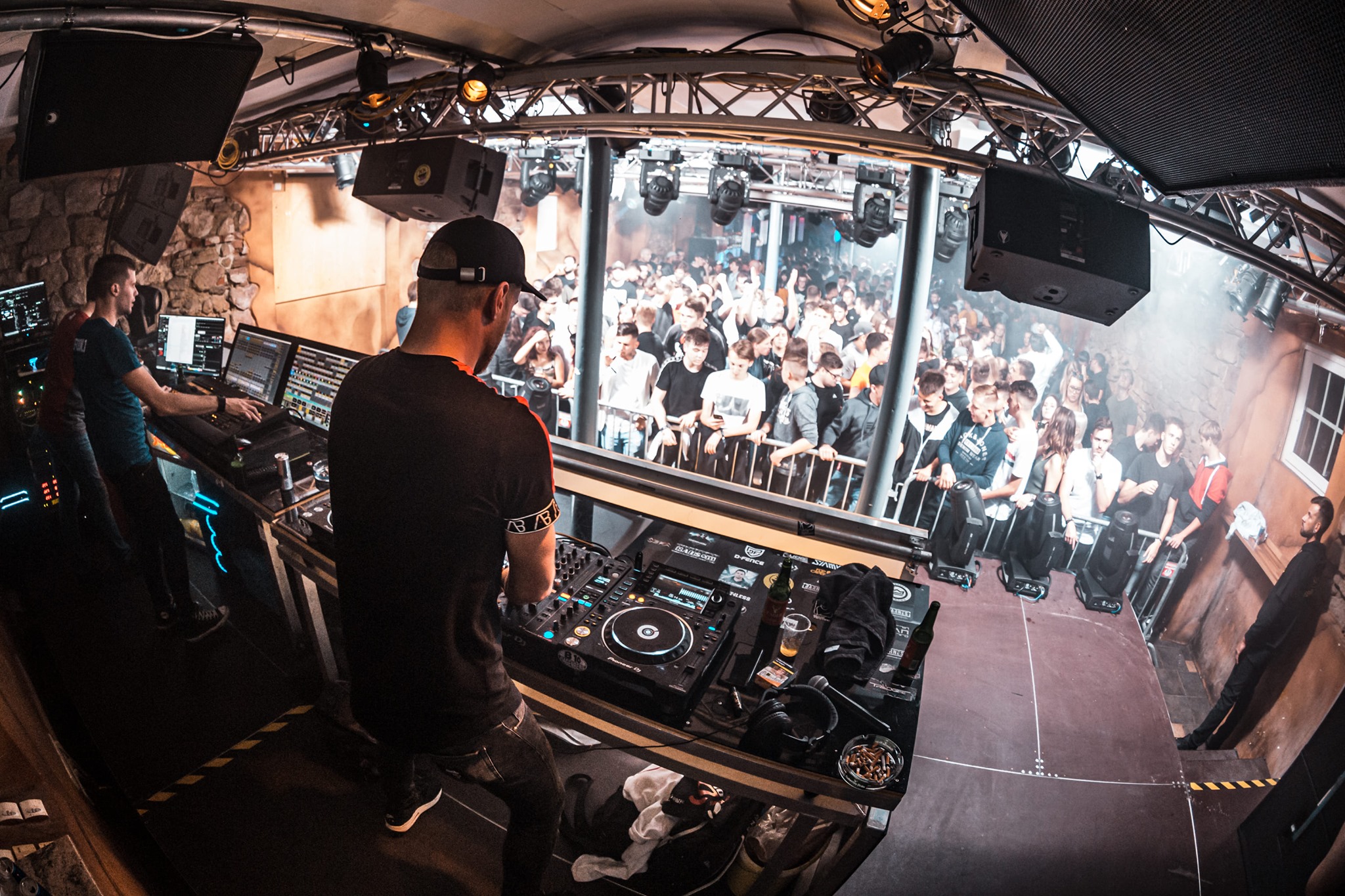 DJ B10