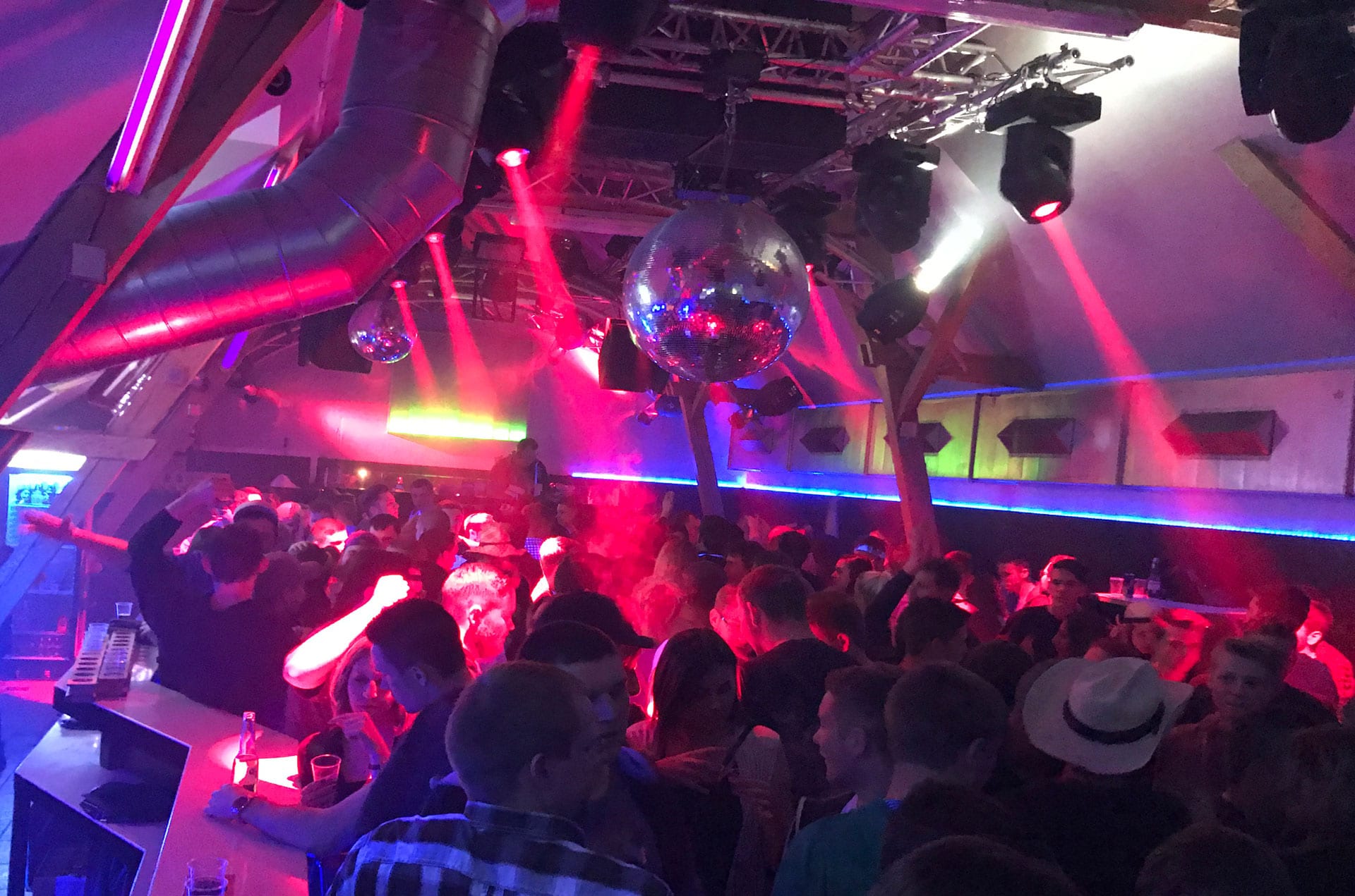 B10 Hagenberg, Disco im Weinviertel, Weinviertel Disco, Club im Weinviertel, Technobar, Obergeschoss B10, Hagenberg B10, Hagenberg, 2311 Hagenberg, Disco im Weiviertel, Party Weinviertel, Events für Jugendliche im Weinviertel, Partys Land um Laa, Disco Land um Laa, Bezirk Mistelbach Party, Partys im Bezirk Mistelbach, Disco Bezirk Mistelbach, Clubbings Bezirk Mistelbach,